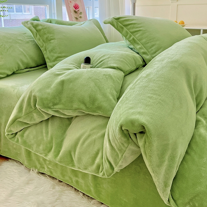 91家纺网 家纺一手货源 找家纺 富馨莱 2025新款牛奶绒纯色双拼四件套 果绿