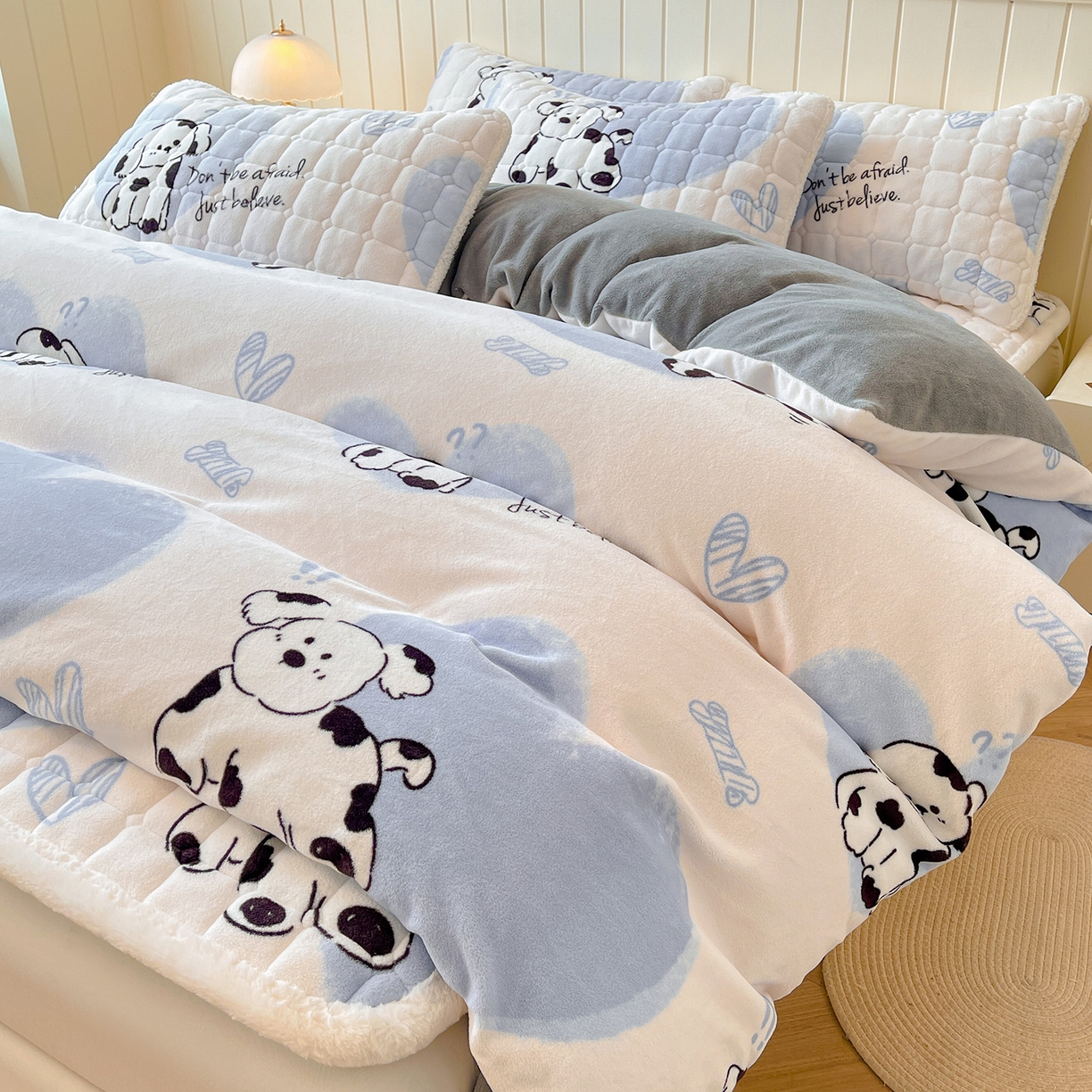 91家纺网 家纺一手货源 找家纺 （总）LIFE.丽芙 2025秋冬新款A类牛奶绒加厚夹棉床褥垫+被套组合四件套