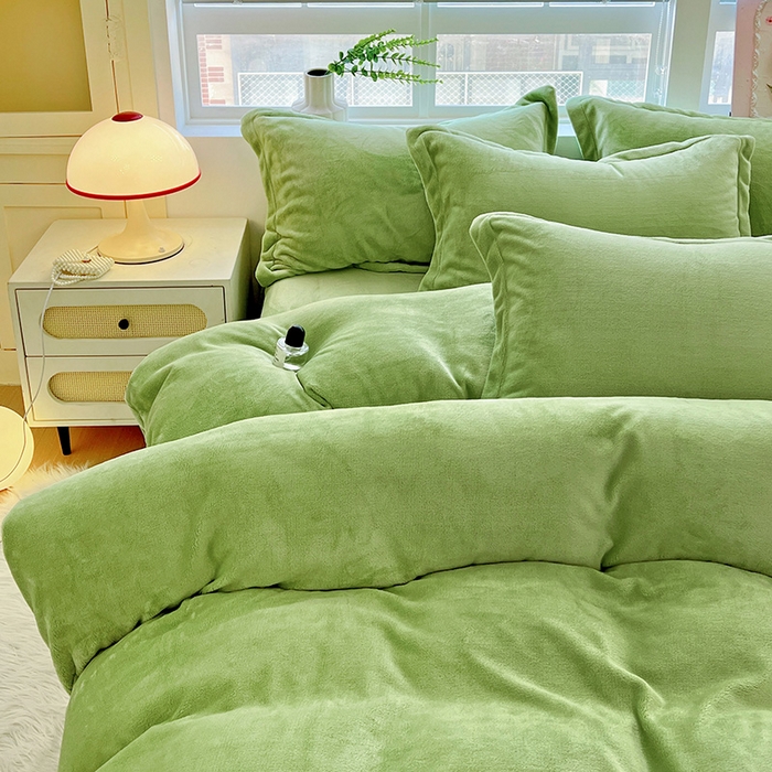 91家纺网 家纺一手货源 找家纺 富馨莱 2025新款牛奶绒纯色双拼四件套 果绿