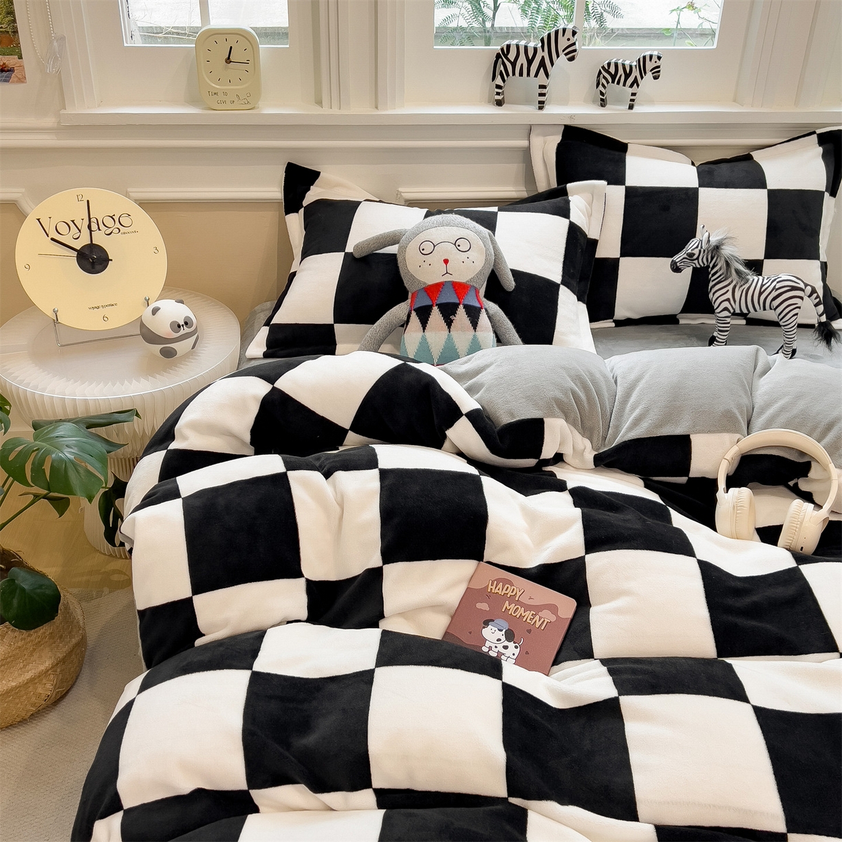 91家纺网 家纺一手货源 找家纺 曲之慕 2025新款A类牛奶绒简约无印风格子四件套 钢琴格