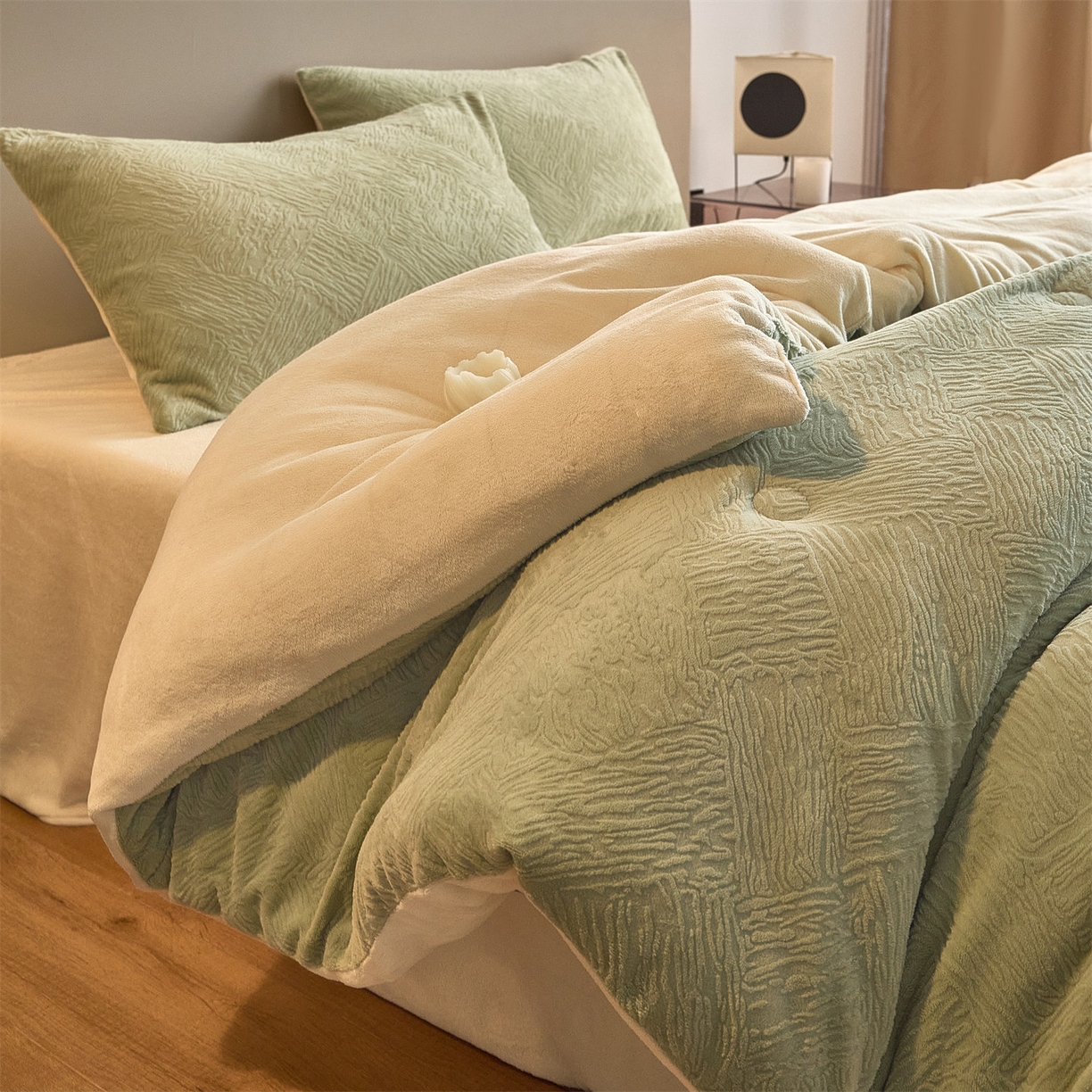 91家纺网 家纺一手货源 找家纺 换种生活 2025新款A类立体雕花绒冬被被子被芯 柔梦-橄榄绿