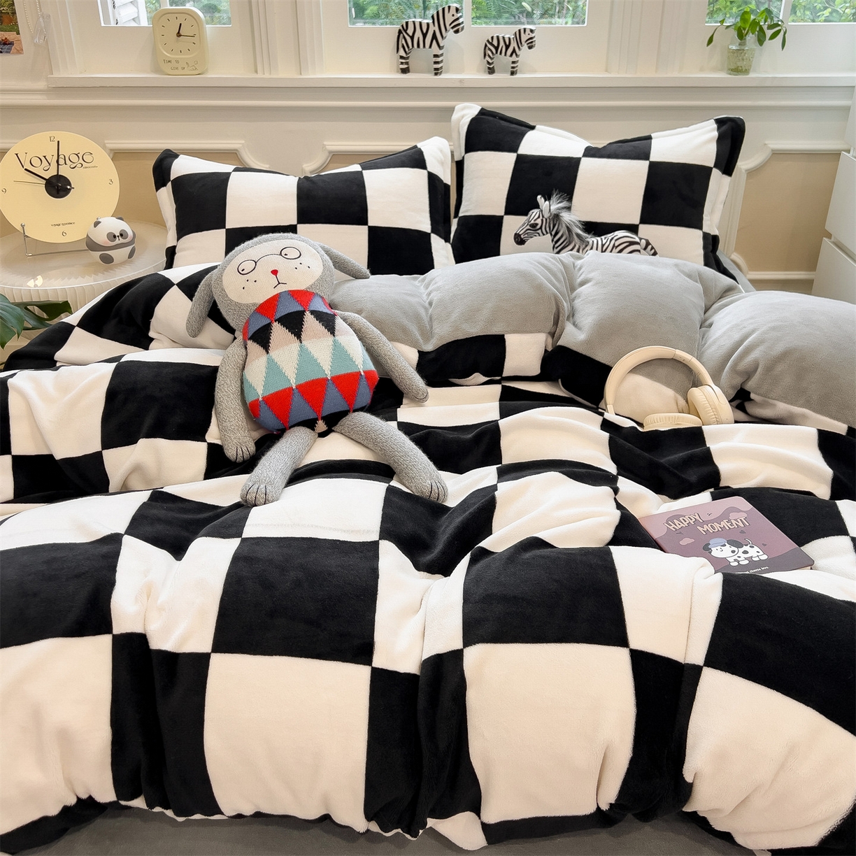 91家纺网 家纺一手货源 找家纺 曲之慕 2025新款A类牛奶绒简约无印风格子四件套 钢琴格