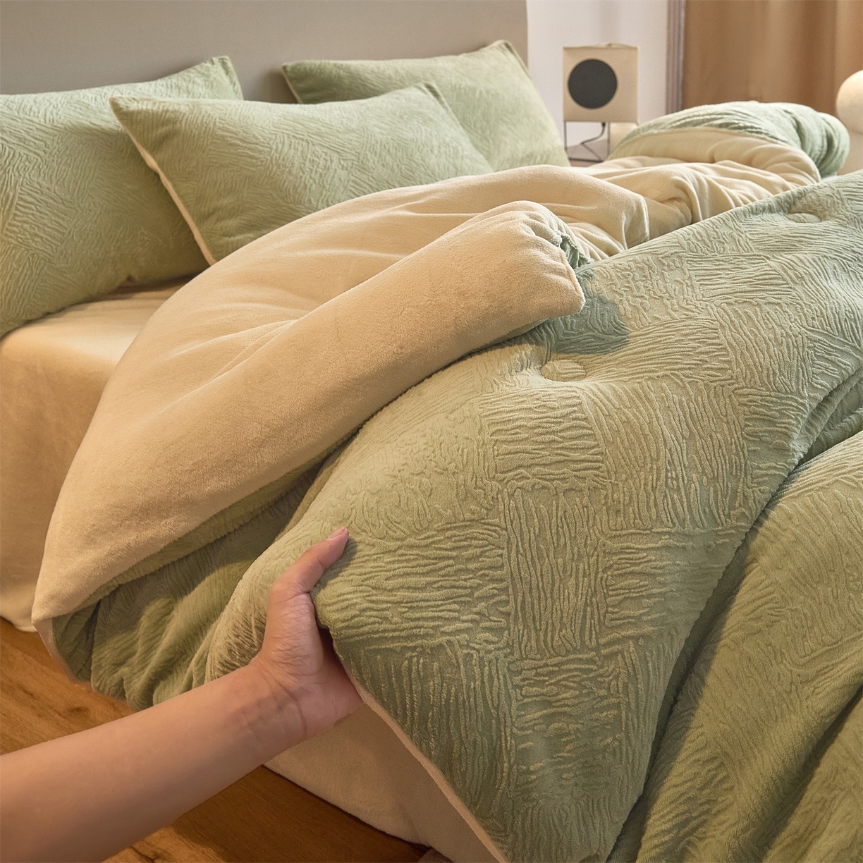 91家纺网 家纺一手货源 找家纺 换种生活 2025新款A类立体雕花绒冬被被子被芯 柔梦-橄榄绿