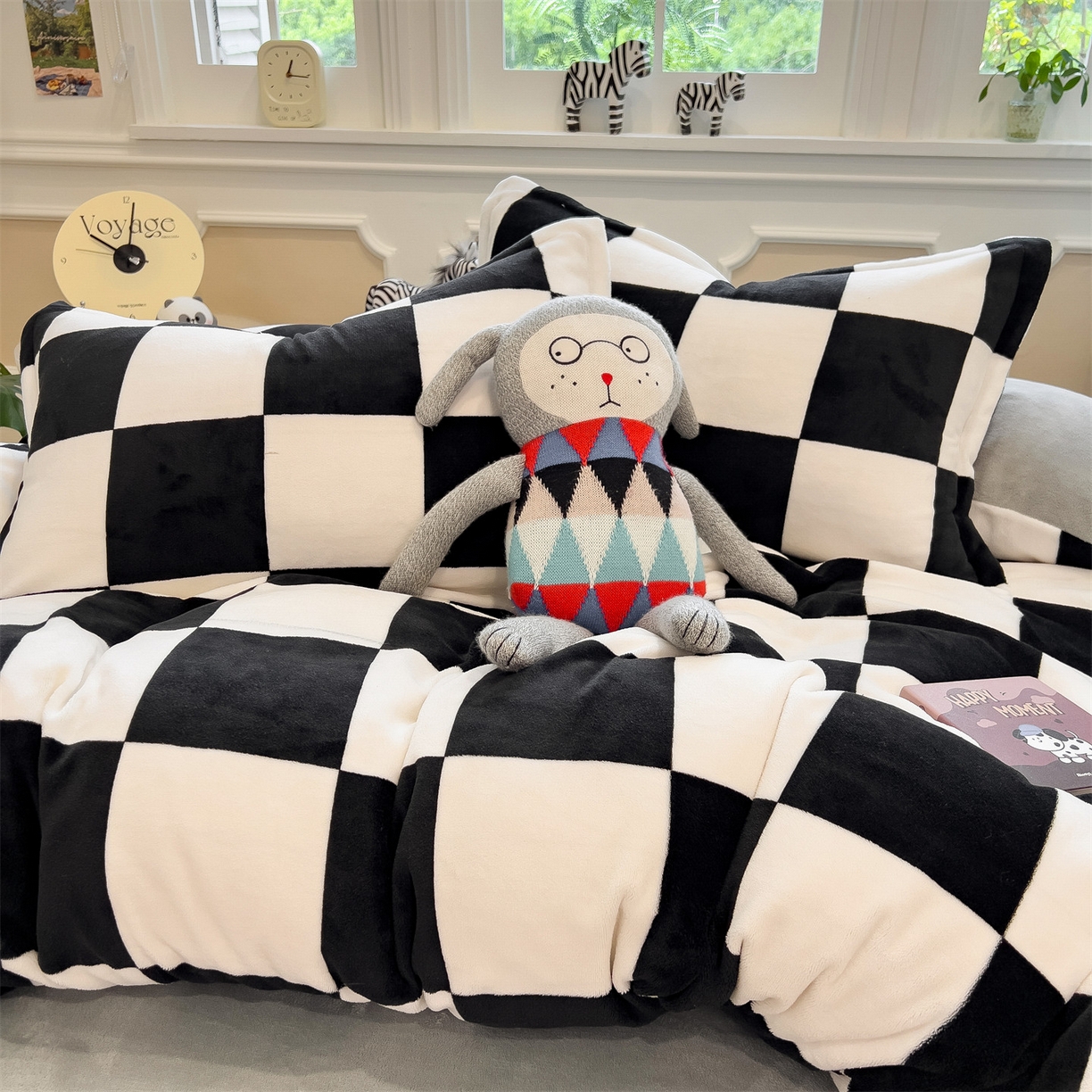 91家纺网 家纺一手货源 找家纺 曲之慕 2025新款A类牛奶绒简约无印风格子四件套 钢琴格