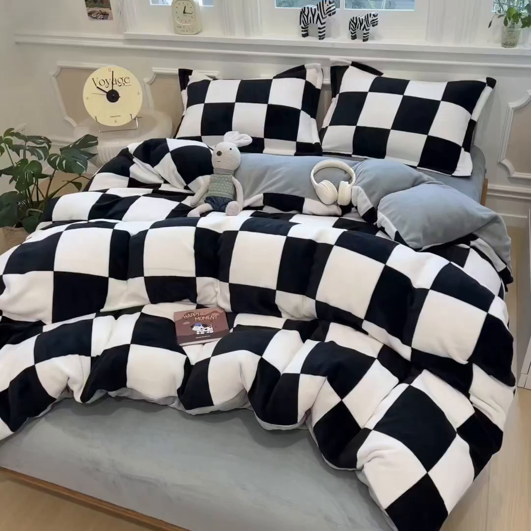 91家纺网 家纺一手货源 找家纺 曲之慕 2025新款A类牛奶绒简约无印风格子四件套 钢琴格