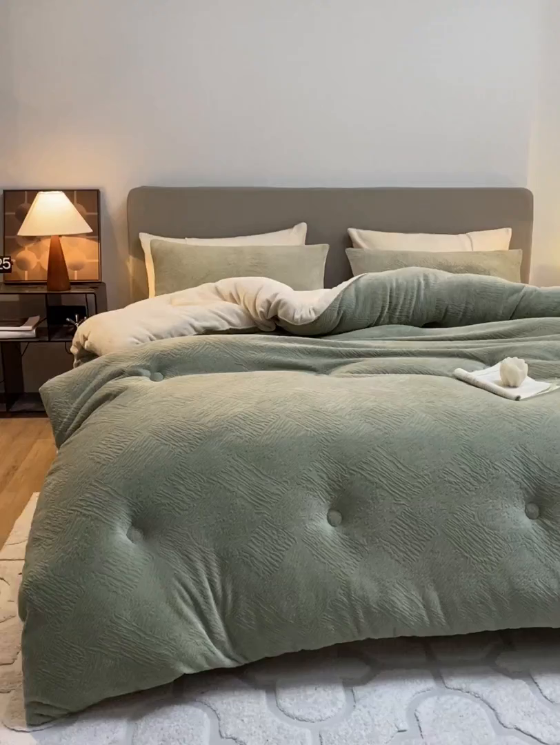 91家纺网 家纺一手货源 找家纺 换种生活 2025新款A类立体雕花绒冬被被子被芯 柔梦-橄榄绿