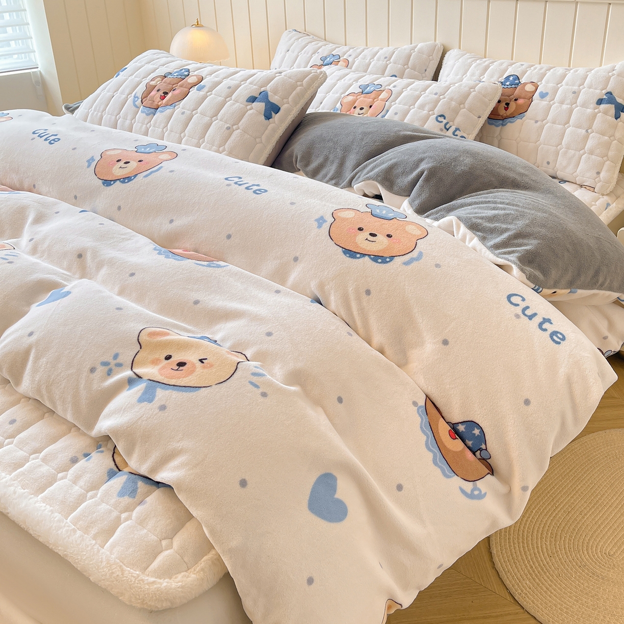 91家纺网 家纺一手货源 找家纺 （总）LIFE.丽芙 2025秋冬新款A类牛奶绒加厚夹棉床褥垫+被套组合四件套