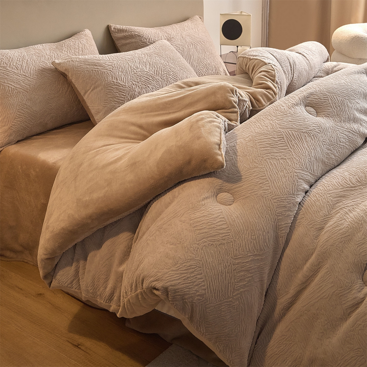 91家纺网 家纺一手货源 找家纺 换种生活 2025新款A类立体雕花绒冬被被子被芯 柔梦-卡其