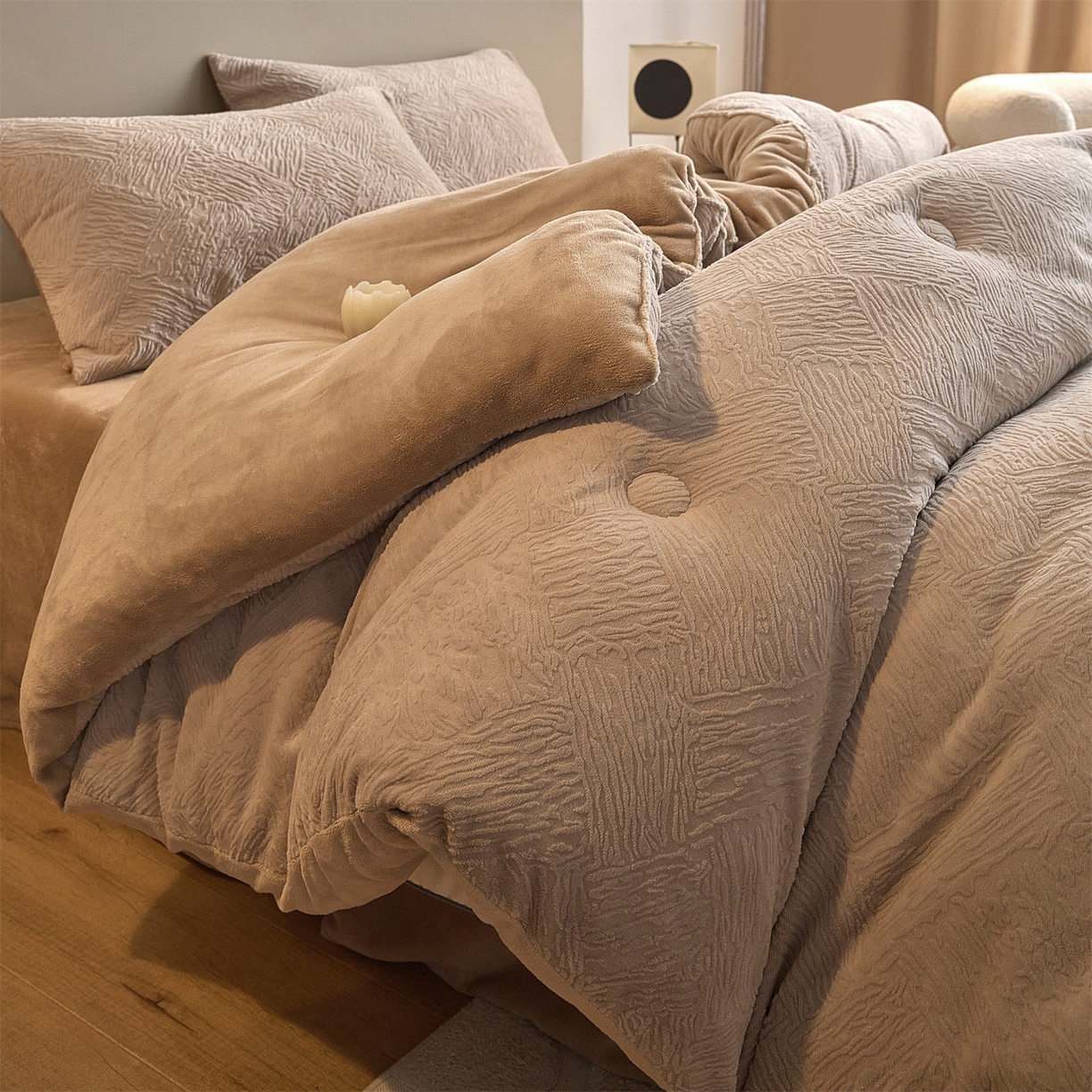 91家纺网 家纺一手货源 找家纺 换种生活 2025新款A类立体雕花绒冬被被子被芯 柔梦-卡其