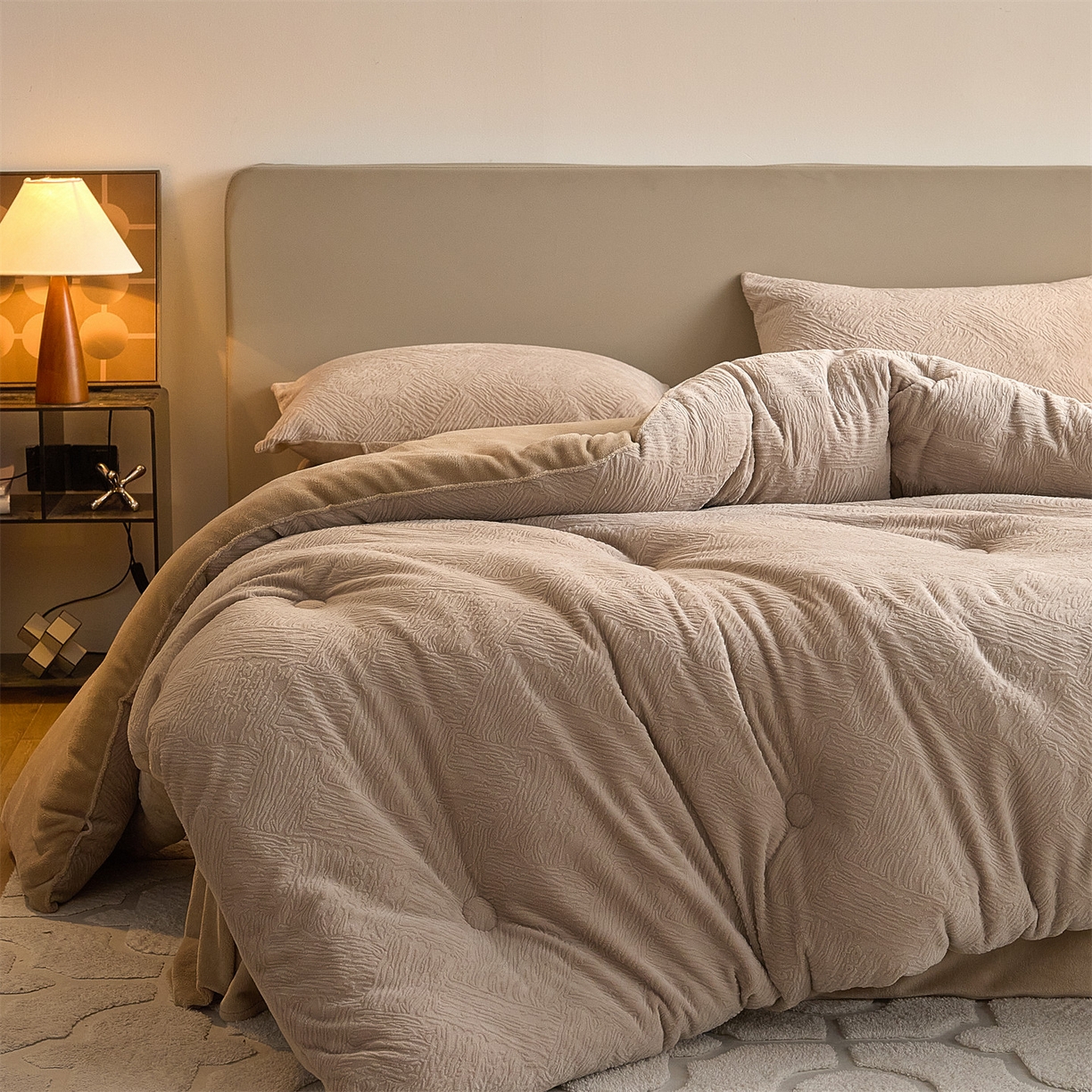 91家纺网 家纺一手货源 找家纺 换种生活 2025新款A类立体雕花绒冬被被子被芯 柔梦-卡其