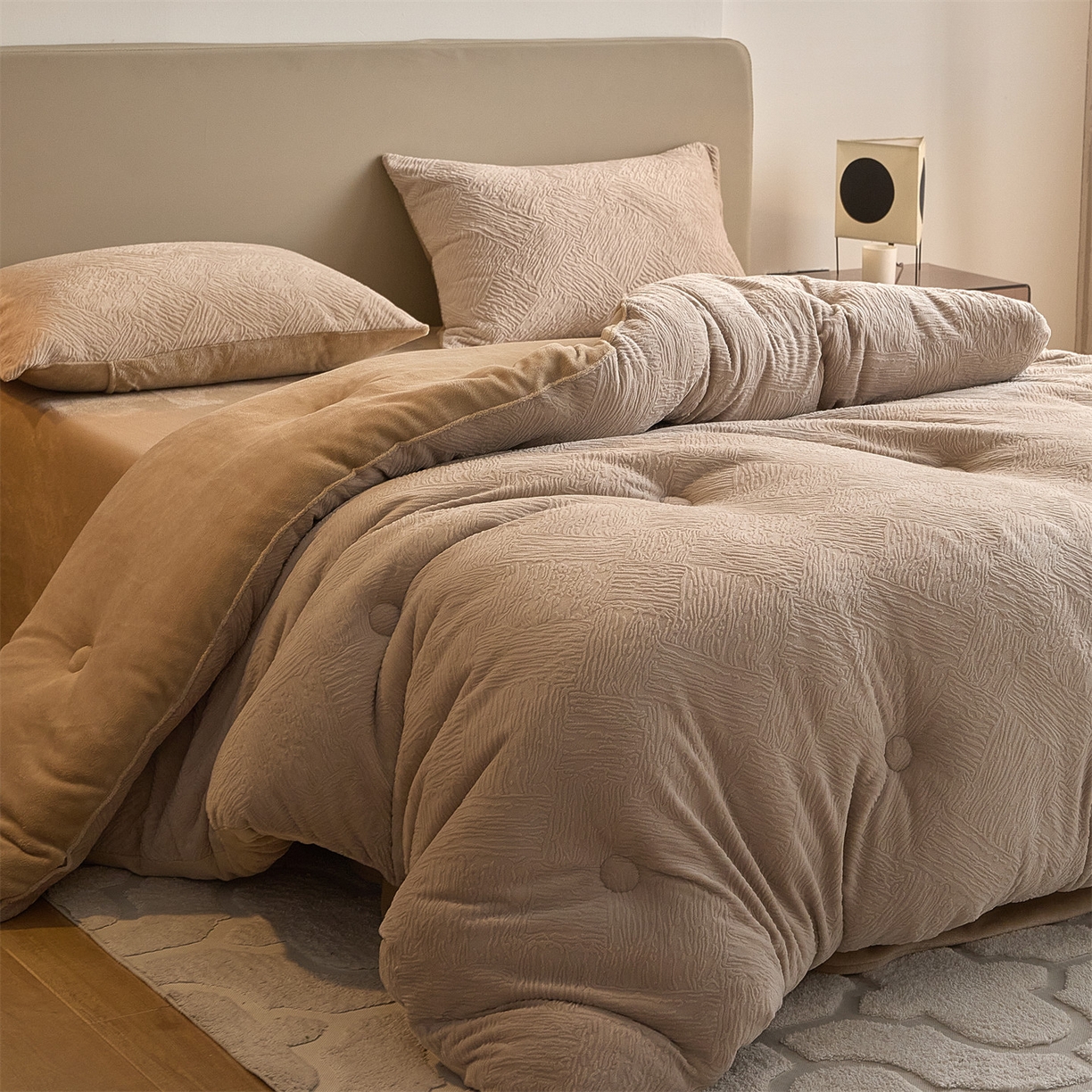 91家纺网 家纺一手货源 找家纺 换种生活 2025新款A类立体雕花绒冬被被子被芯 柔梦-卡其