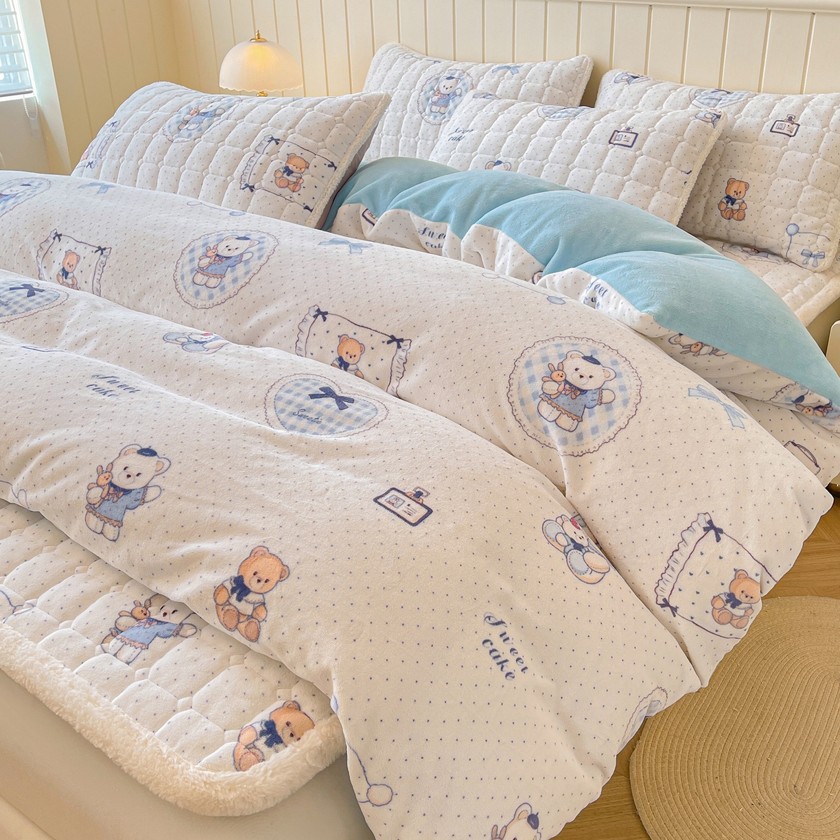 91家纺网 家纺一手货源 找家纺 （总）LIFE.丽芙 2025秋冬新款A类牛奶绒加厚夹棉床褥垫+被套组合四件套