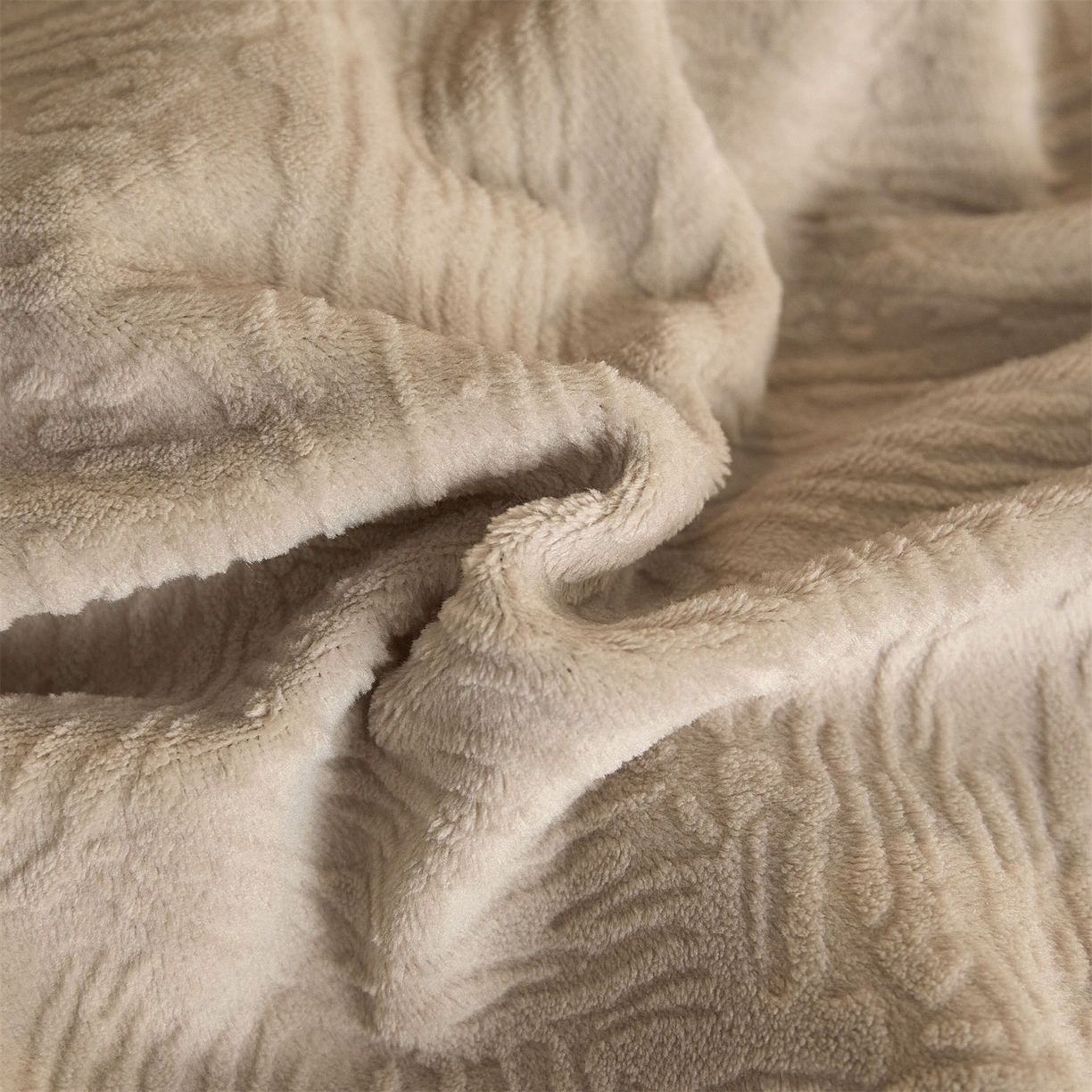 91家纺网 家纺一手货源 找家纺 换种生活 2025新款A类立体雕花绒冬被被子被芯 柔梦-卡其