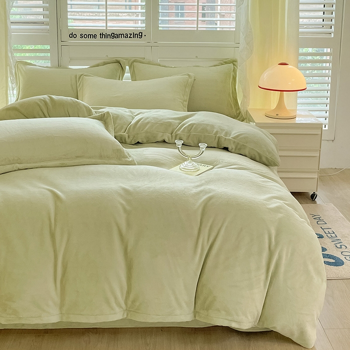 91家纺网 家纺一手货源 找家纺 富馨莱 2025新款牛奶绒纯色双拼四件套 奶油绿