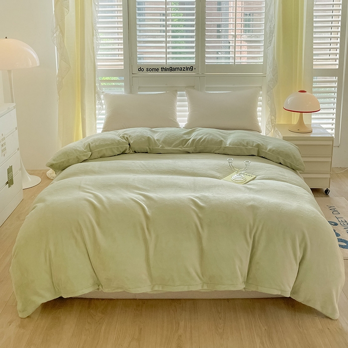 91家纺网 家纺一手货源 找家纺 富馨莱 2025新款牛奶绒纯色双拼四件套 奶油绿