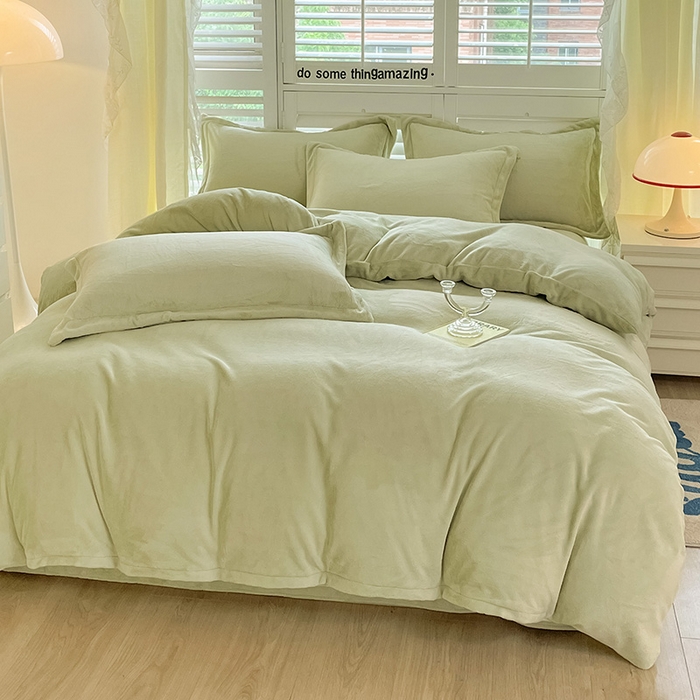 91家纺网 家纺一手货源 找家纺 富馨莱 2025新款牛奶绒纯色双拼四件套 奶油绿