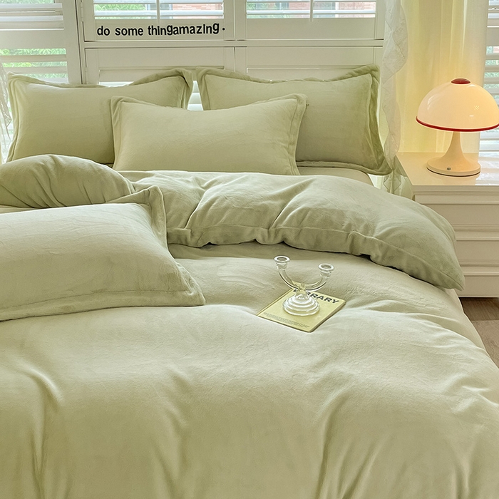 91家纺网 家纺一手货源 找家纺 富馨莱 2025新款牛奶绒纯色双拼四件套 奶油绿