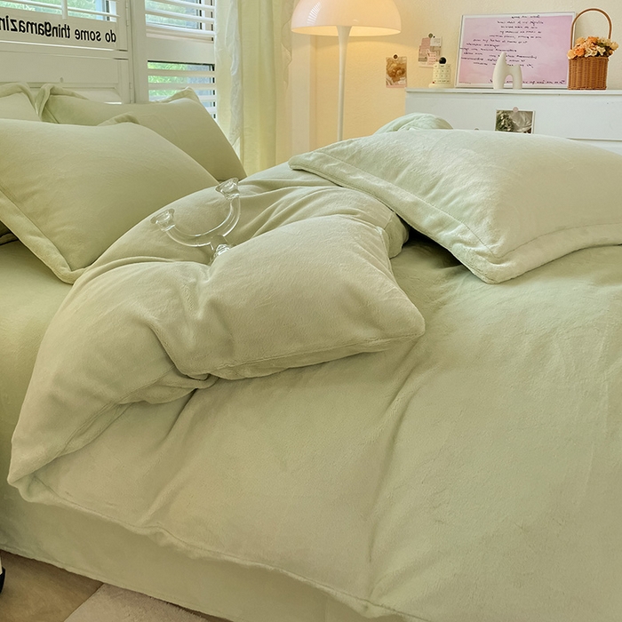 91家纺网 家纺一手货源 找家纺 富馨莱 2025新款牛奶绒纯色双拼四件套 奶油绿