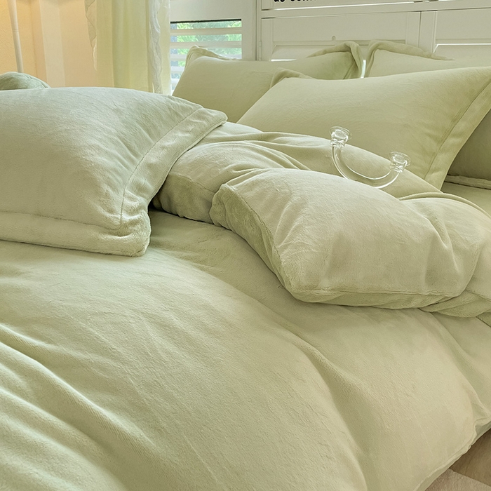 91家纺网 家纺一手货源 找家纺 富馨莱 2025新款牛奶绒纯色双拼四件套 奶油绿