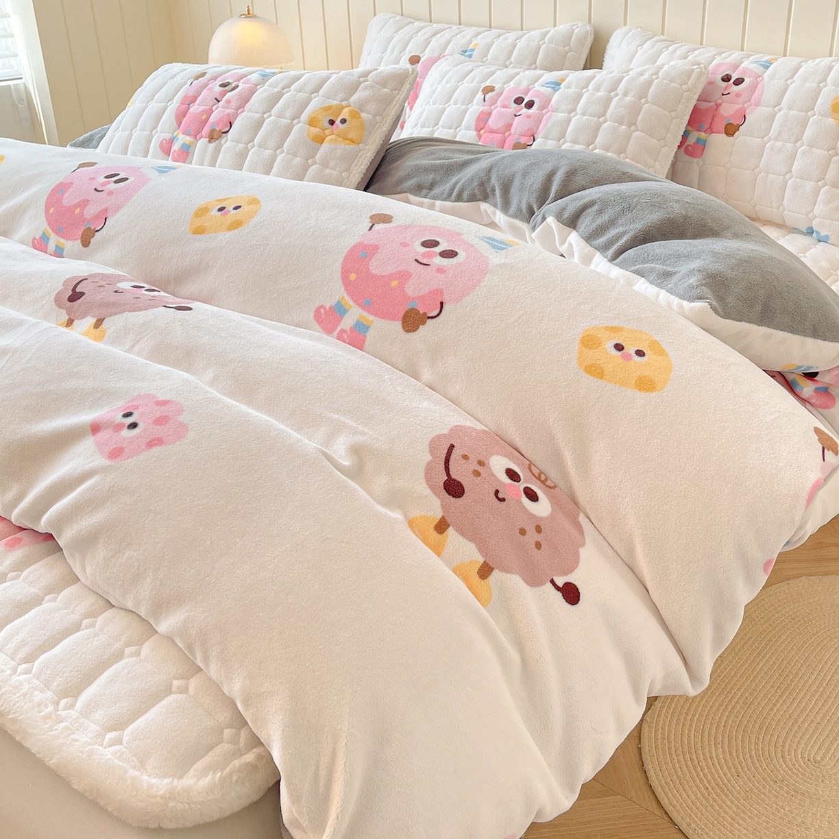 91家纺网 家纺一手货源 找家纺 （总）LIFE.丽芙 2025秋冬新款A类牛奶绒加厚夹棉床褥垫+被套组合四件套