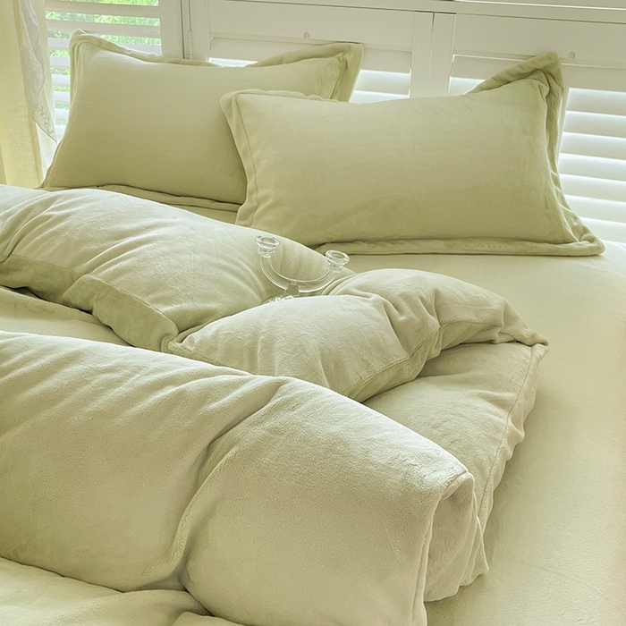 91家纺网 家纺一手货源 找家纺 富馨莱 2025新款牛奶绒纯色双拼四件套 奶油绿