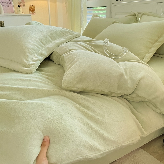 91家纺网 家纺一手货源 找家纺 富馨莱 2025新款牛奶绒纯色双拼四件套 奶油绿