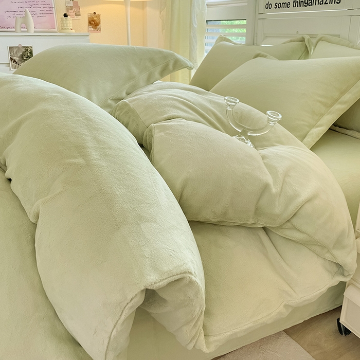 91家纺网 家纺一手货源 找家纺 富馨莱 2025新款牛奶绒纯色双拼四件套 奶油绿