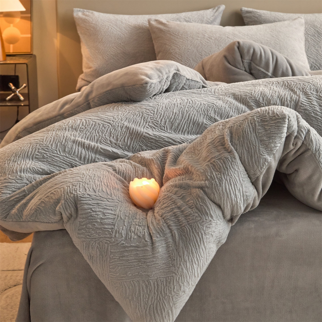 91家纺网 家纺一手货源 找家纺 换种生活 2025新款A类立体雕花绒冬被被子被芯 柔梦-浅灰色