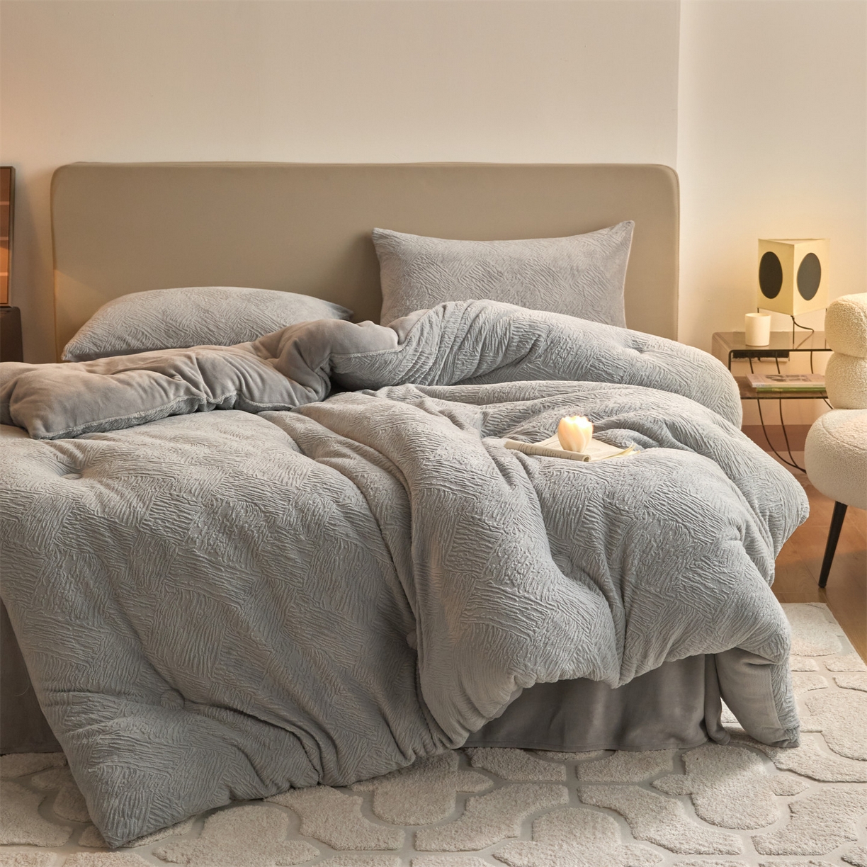 91家纺网 家纺一手货源 找家纺 换种生活 2025新款A类立体雕花绒冬被被子被芯 柔梦-浅灰色