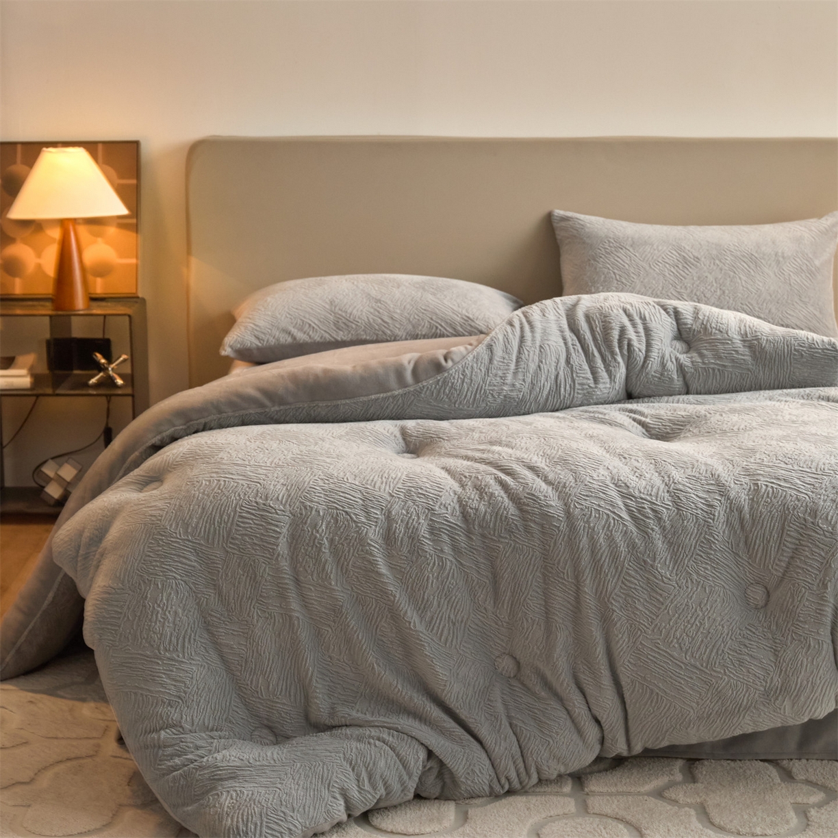 91家纺网 家纺一手货源 找家纺 换种生活 2025新款A类立体雕花绒冬被被子被芯 柔梦-浅灰色