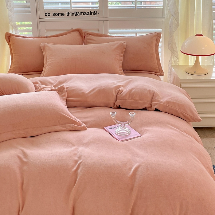 91家纺网 家纺一手货源 找家纺 富馨莱 2025新款牛奶绒纯色双拼四件套 奶油玉