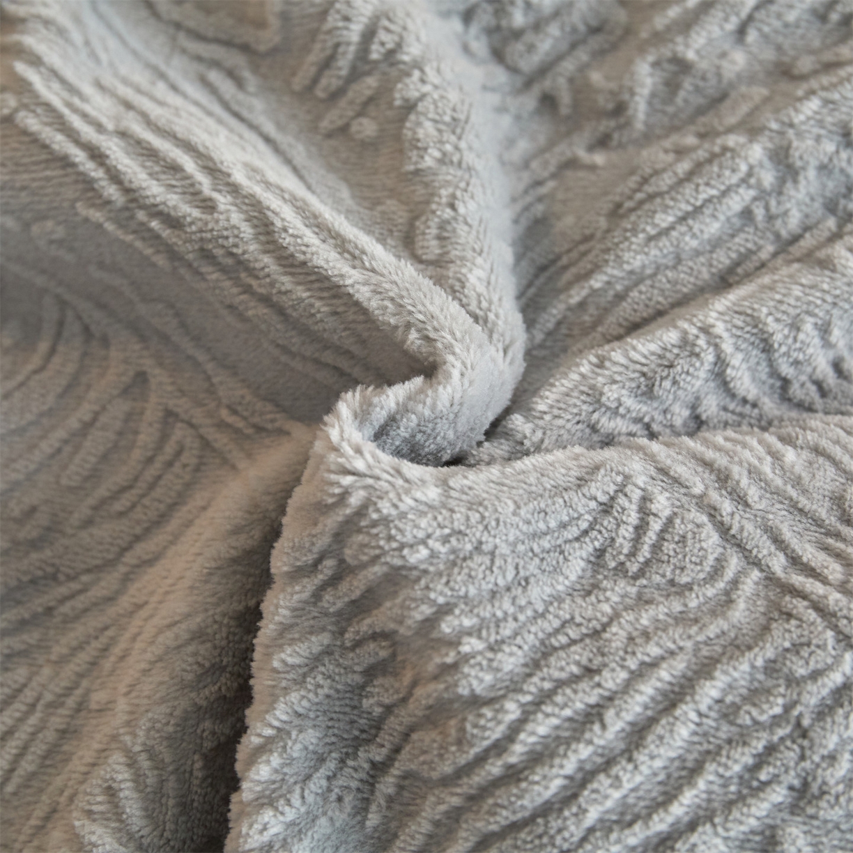 91家纺网 家纺一手货源 找家纺 换种生活 2025新款A类立体雕花绒冬被被子被芯 柔梦-浅灰色