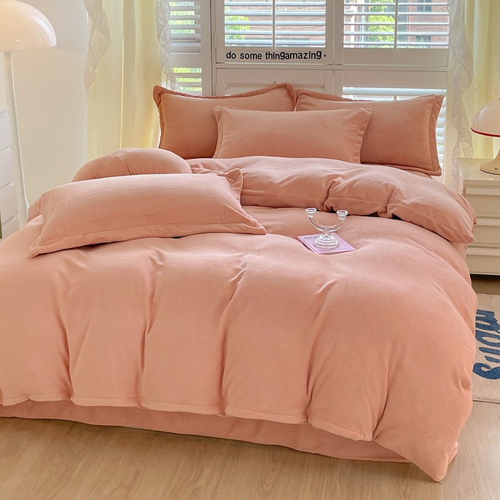 91家纺网 家纺一手货源 找家纺 富馨莱 2025新款牛奶绒纯色双拼四件套 奶油玉