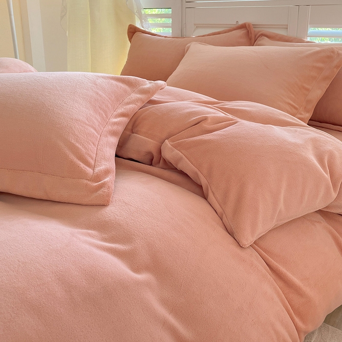 91家纺网 家纺一手货源 找家纺 富馨莱 2025新款牛奶绒纯色双拼四件套 奶油玉