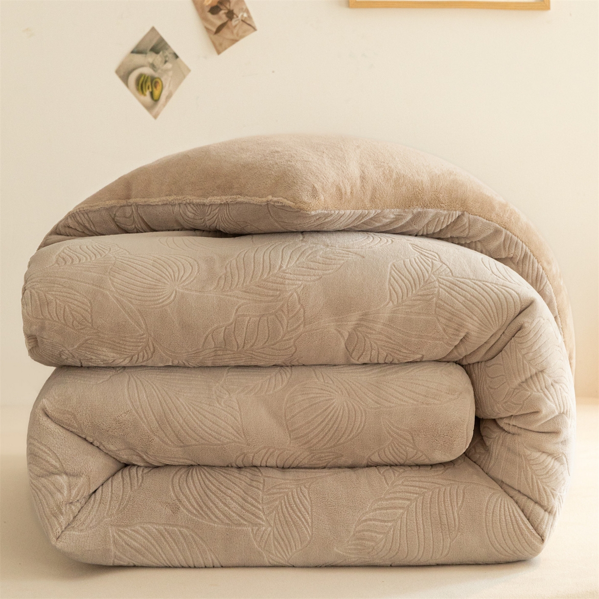 换种生活 2025新款A类立体雕花绒冬被被子被芯 叶语-浅驼色