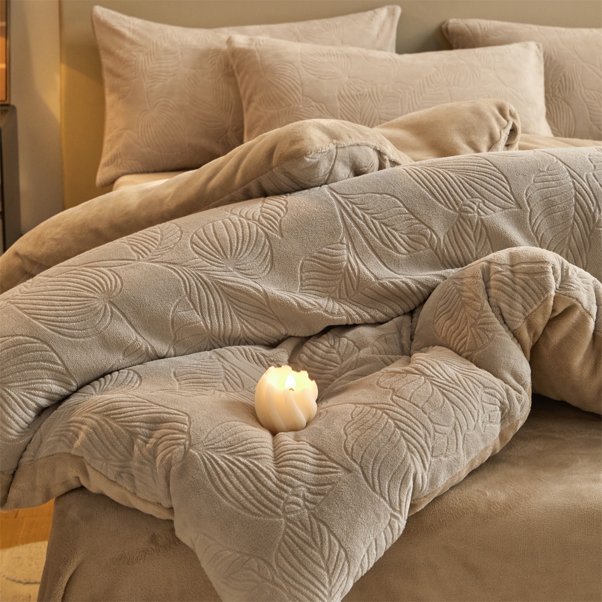 91家纺网 家纺一手货源 找家纺 换种生活 2025新款A类立体雕花绒冬被被子被芯 叶语-浅驼色