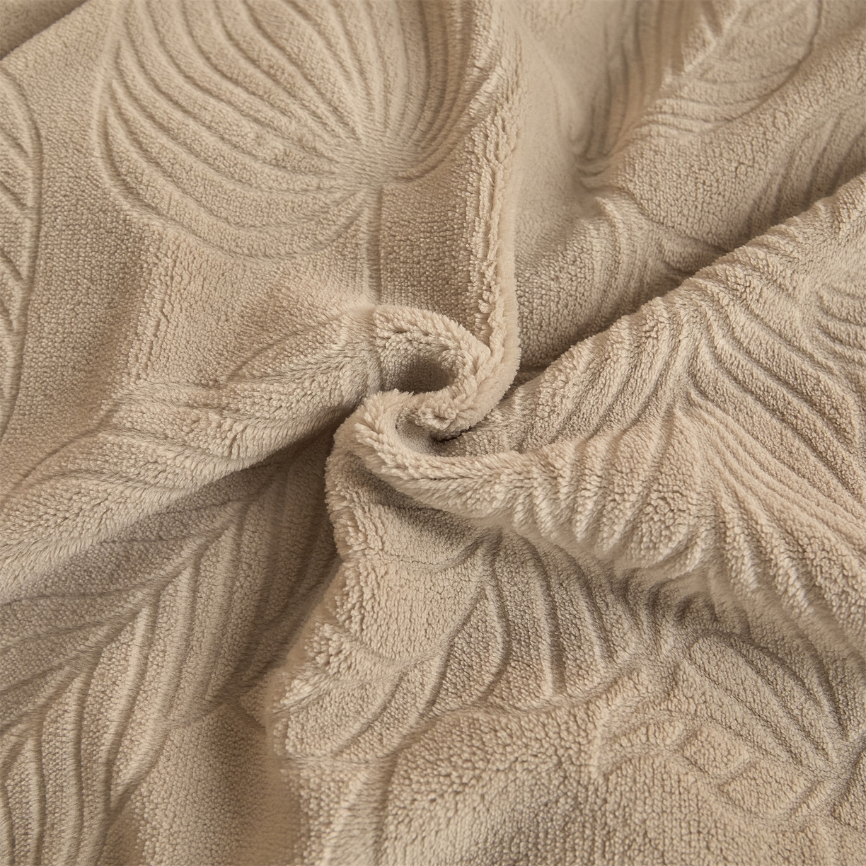 91家纺网 家纺一手货源 找家纺 换种生活 2025新款A类立体雕花绒冬被被子被芯 叶语-浅驼色