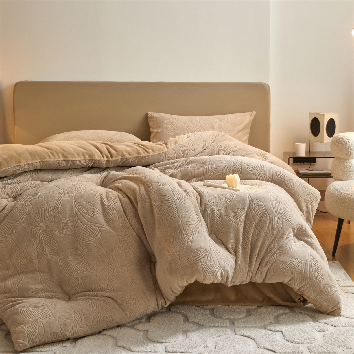 91家纺网 家纺一手货源 找家纺 换种生活 2025新款A类立体雕花绒冬被被子被芯 叶语-浅驼色