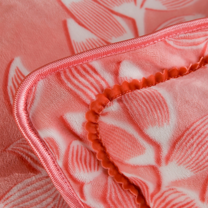 91家纺网 家纺一手货源 找家纺 牵依 2025新款牛奶绒小包边印花四件套 爱莎粉