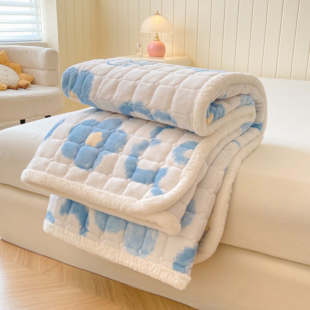 91家纺网 家纺一手货源 找家纺 LIFE.丽芙 2025秋冬新款A类牛奶绒加厚夹棉床褥垫+被套组合四件套 花恋