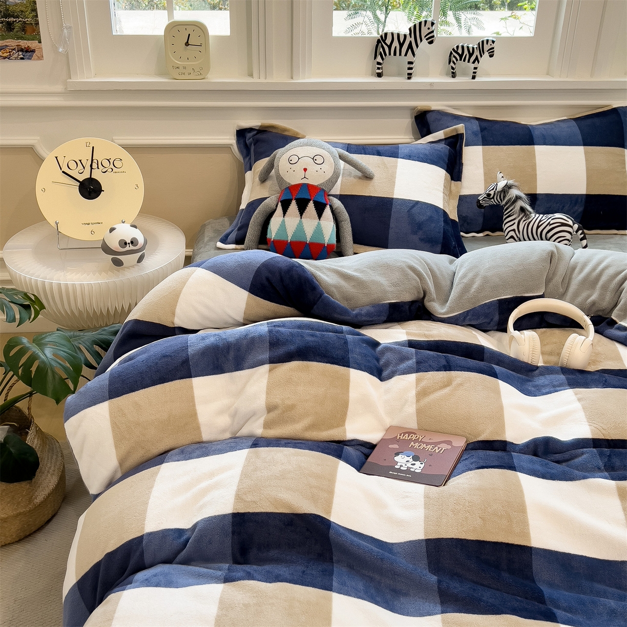 91家纺网 家纺一手货源 找家纺 曲之慕 2025新款A类牛奶绒简约无印风格子四件套 蓝简格