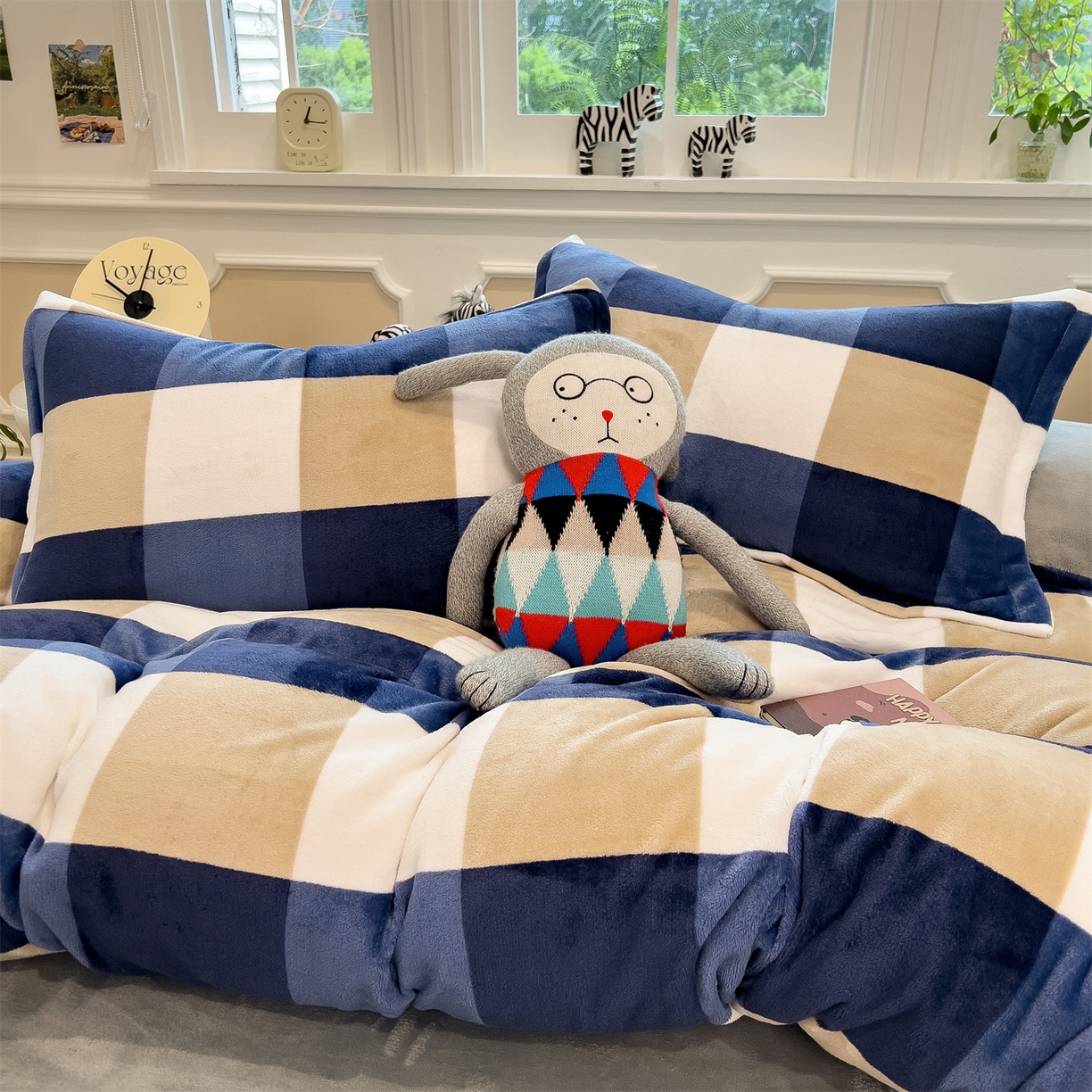 91家纺网 家纺一手货源 找家纺 曲之慕 2025新款A类牛奶绒简约无印风格子四件套 蓝简格