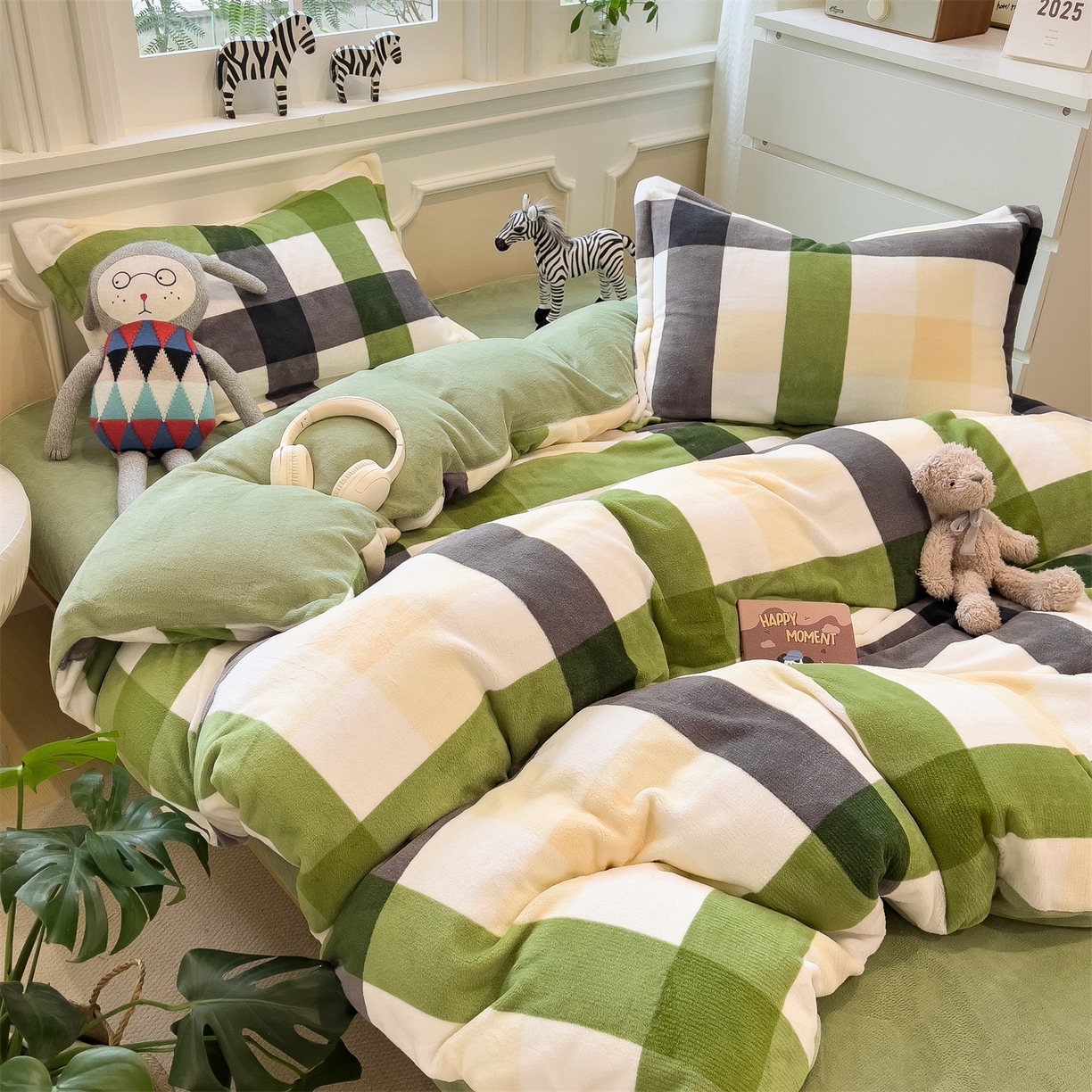 91家纺网 家纺一手货源 找家纺 曲之慕 2025新款A类牛奶绒简约无印风格子四件套 森系格