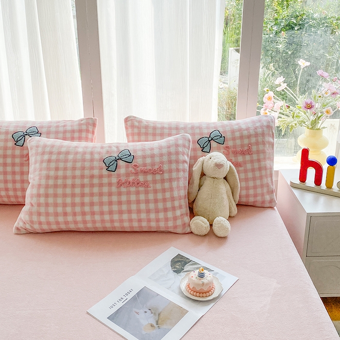 91家纺网 家纺一手货源 找家纺 茉礼 2025新款A类加厚毛巾绣牛奶绒四件套毛巾绣四件套 布偶猫