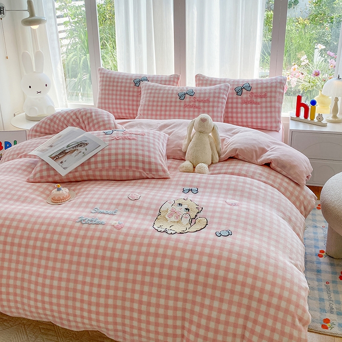 91家纺网 家纺一手货源 找家纺 茉礼 2025新款A类加厚毛巾绣牛奶绒四件套毛巾绣四件套 布偶猫