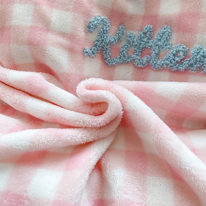 91家纺网 家纺一手货源 找家纺 茉礼 2025新款A类加厚毛巾绣牛奶绒四件套毛巾绣四件套 布偶猫