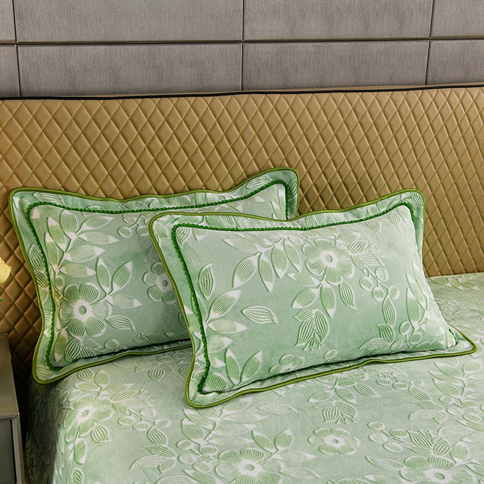 91家纺网 家纺一手货源 找家纺 牵依 2025新款牛奶绒小包边印花四件套 爱莎绿