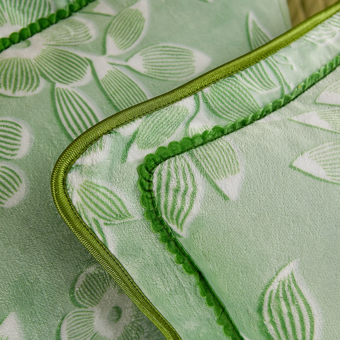 91家纺网 家纺一手货源 找家纺 牵依 2025新款牛奶绒小包边印花四件套 爱莎绿