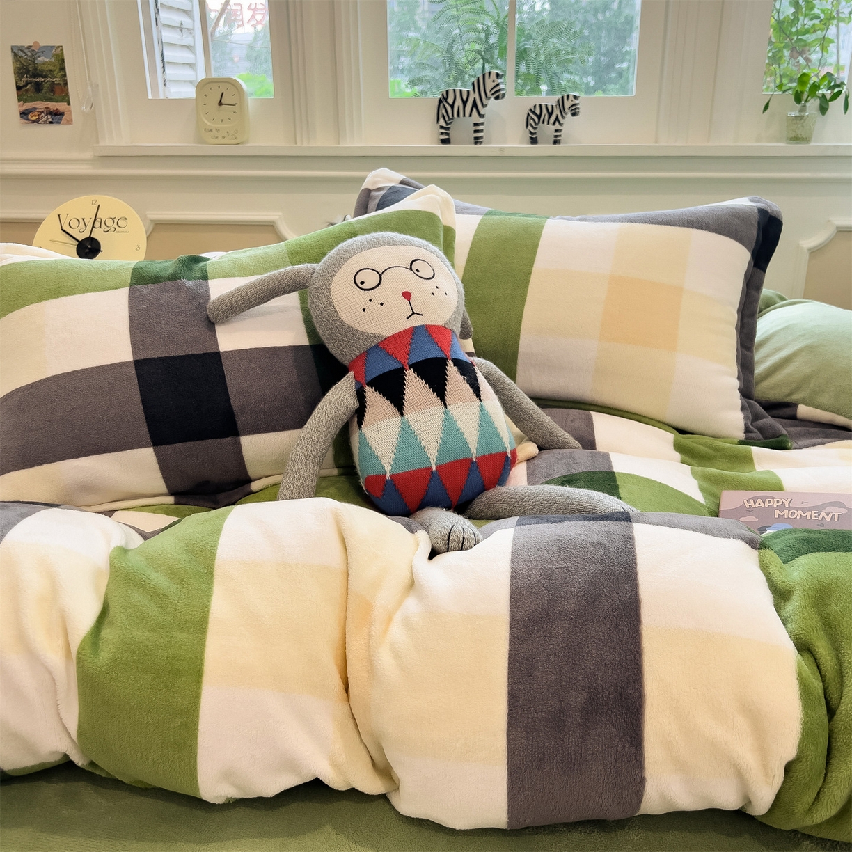 91家纺网 家纺一手货源 找家纺 曲之慕 2025新款A类牛奶绒简约无印风格子四件套 森系格