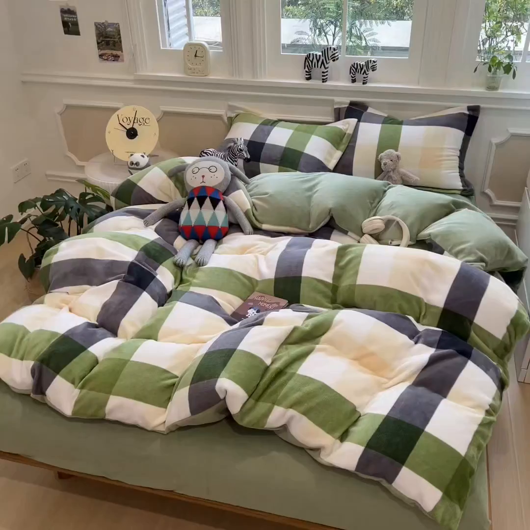 91家纺网 家纺一手货源 找家纺 曲之慕 2025新款A类牛奶绒简约无印风格子四件套 森系格